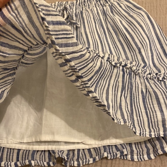 H&M white and blue stripped skirt. Size Xs. - Picture 9 of 10